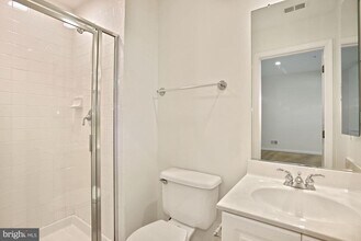 1614 Leeds Castle Dr in Vienna, VA - Building Photo - Building Photo