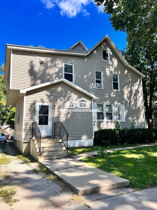 3419 1st St in Des Moines, IA - Foto de edificio