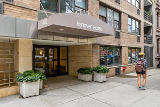 Hanover House in New York, NY - Building Photo - Building Photo