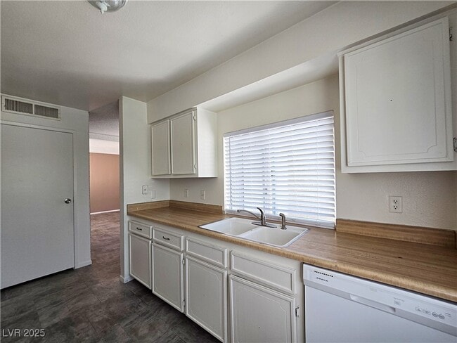 property at 5340 Retablo Ave