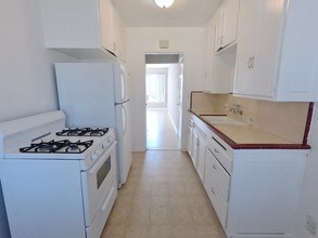 2807 Victory Blvd-Unit -C in Burbank, CA - Building Photo - Building Photo