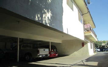 1817 S Longwood Ave in Los Angeles, CA - Foto de edificio - Building Photo