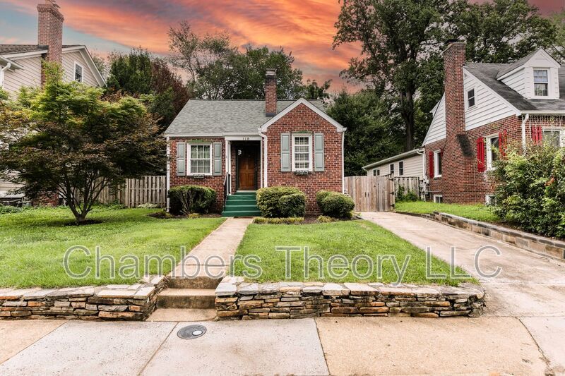 119 W George Mason Rd in Falls Church, VA - Building Photo