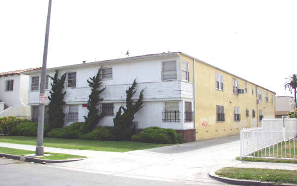 915 Gardenia Ave in Long Beach, CA - Building Photo - Building Photo