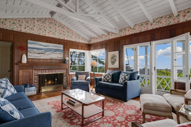 1850 Castellana Rd in San Diego, CA - Building Photo - Building Photo