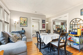 7 Willoughby St, Unit 1 in Boston, MA - Foto de edificio - Building Photo