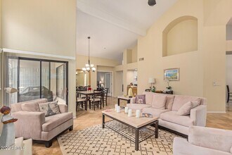 8117 E Cortez Dr in Scottsdale, AZ - Foto de edificio - Building Photo