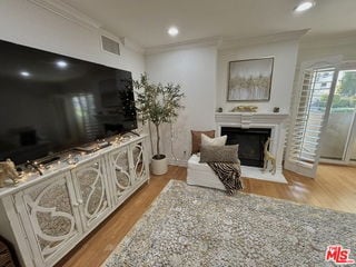 property at 1828 Glendon Ave