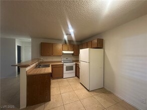 1873 Dwarf Star Dr in Las Vegas, NV - Building Photo - Building Photo