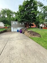 705 De Haviland Dr in Pittsburgh, PA - Building Photo - Building Photo