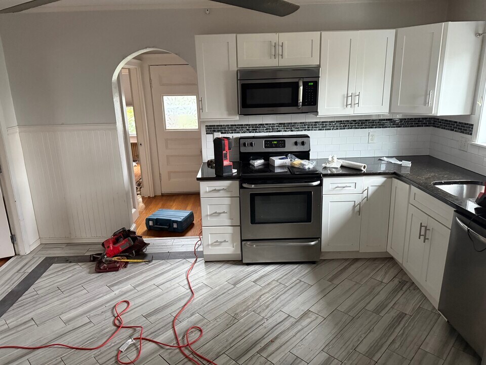 14 Seagirt Ave in Saugus, MA - Building Photo