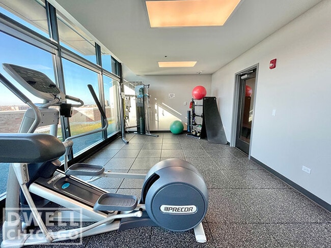 3801 N Broadway St, Unit 1 in Chicago, IL - Foto de edificio - Building Photo