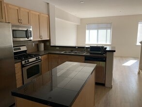 2184 Yakima Ct in Tacoma, WA - Building Photo - Building Photo