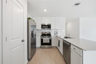 2327 Still Bend Ln in League City, TX - Foto de edificio - Building Photo