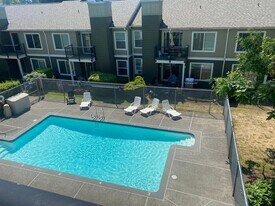 820 Cady Rd in Everett, WA - Building Photo