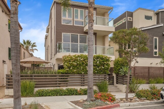 5501 River Ave in Newport Beach, CA - Building Photo - Building Photo