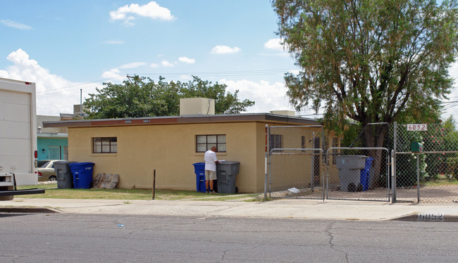 6054-6060 Cleveland Ave in El Paso, TX - Foto de edificio - Building Photo