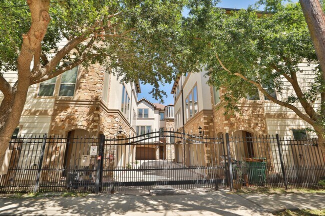 property at 1610 Knox St
