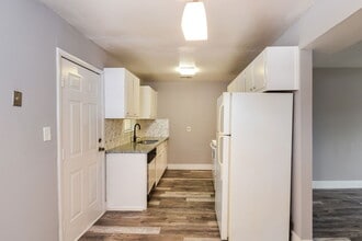 641 Powder Springs St in Smyrna, GA - Building Photo - Building Photo