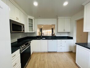 3525 Lebon Dr in San Diego, CA - Building Photo - Building Photo