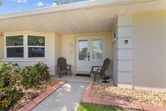 5776 Augusta Cir in Sarasota, FL - Building Photo - Building Photo
