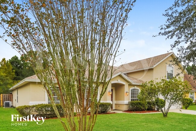 2447 Royal Pointe Dr in Green Cove Springs, FL - Building Photo - Building Photo