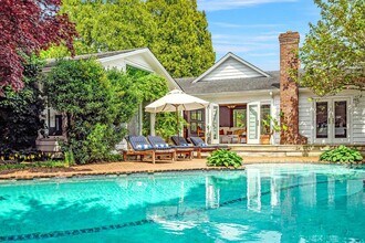 81 Lee Ave in Southampton, NY - Building Photo - Building Photo