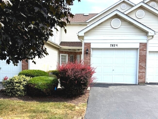 7825 Darien Lakes Dr