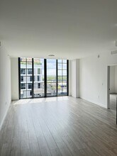 445 NW 26th St, Unit B1 in Miami, FL - Foto de edificio - Building Photo