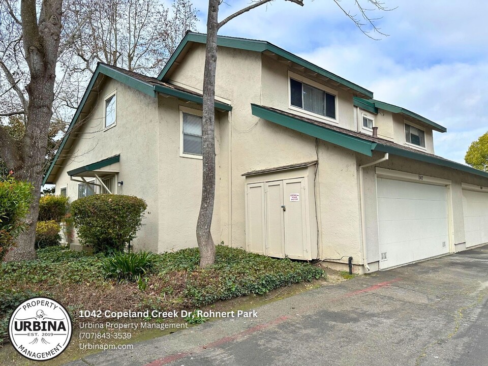 1042 Copeland Creek Dr in Rohnert Park, CA - Building Photo