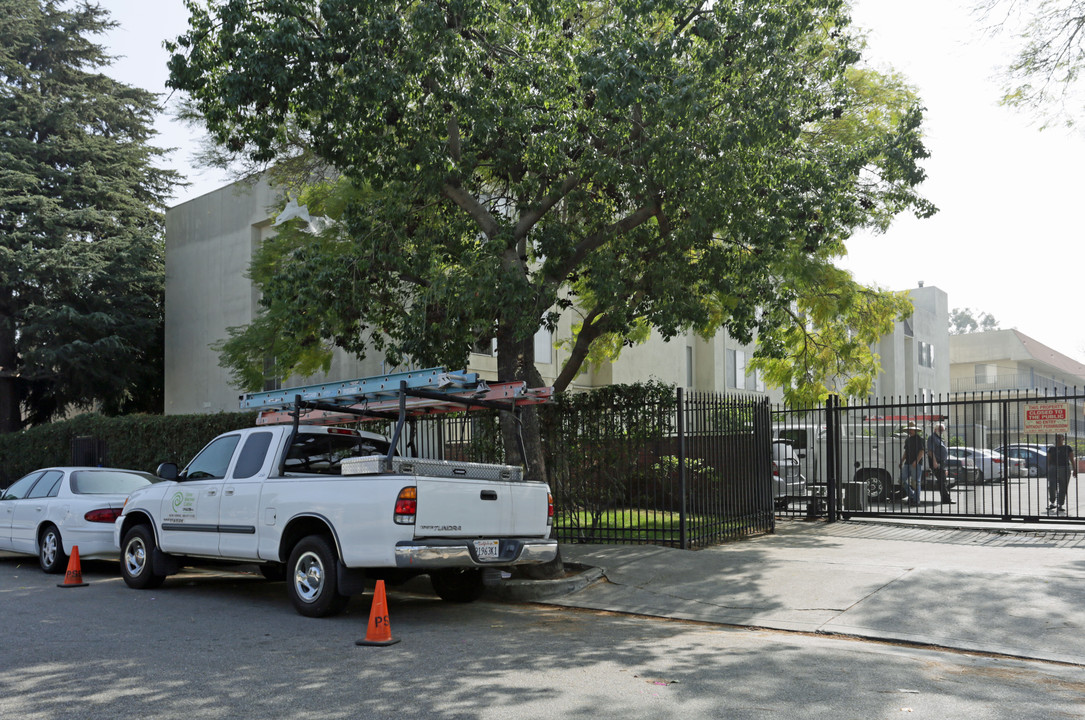 39th St Manor in Los Angeles, CA - Building Photo