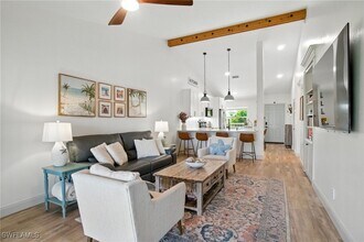162 Pebble Shores Dr in Naples, FL - Building Photo - Building Photo
