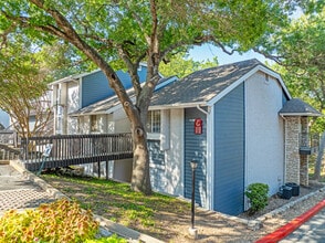 Barton's Mill Apartments in Austin, TX - Foto de edificio - Building Photo