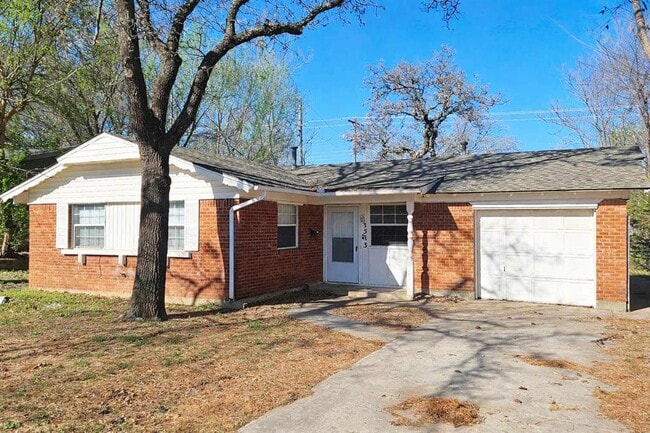 3513 Parkwoods Ln in Midwest City, OK - Building Photo - Building Photo
