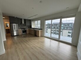 603 Regan Av in Coquitlam, BC - Building Photo