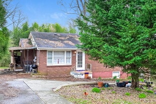 685 Melrose Dr in Forest Park, GA - Building Photo