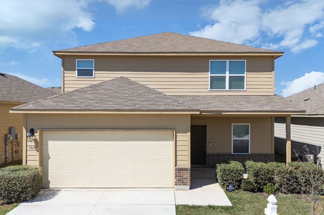 7115 Mesa Cliffs in Converse, TX - Building Photo