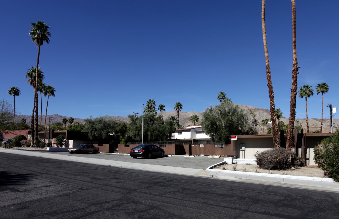 46045 Ocotillo Dr in Palm Desert, CA - Building Photo