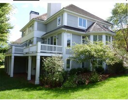 7 Wimbledon Ct in Ipswich, MA - Building Photo
