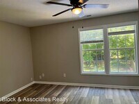 301 Glencoe Dr photo'