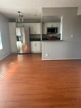 Russell Court Apartments in Los Angeles, CA - Foto de edificio - Interior Photo