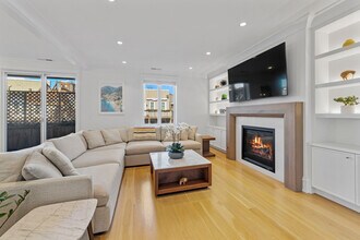 736 W Melrose St in Chicago, IL - Building Photo - Building Photo