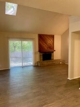 1402 Summer Creek Dr in Austin, TX - Building Photo - Building Photo