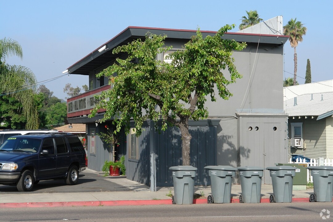 339 S Escondido Blvd in Escondido, CA - Building Photo