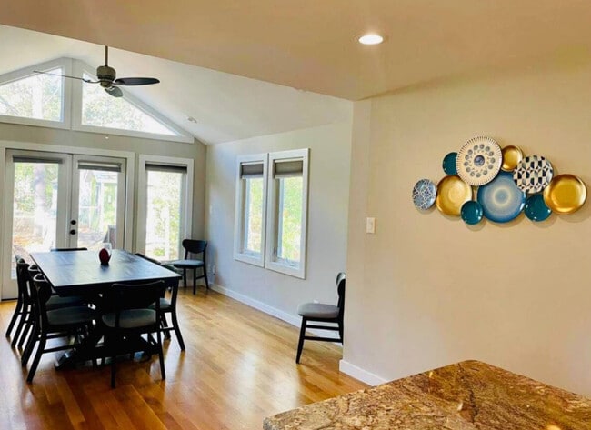 501 E Poplar Ave in Carrboro, NC - Building Photo - Building Photo