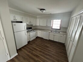 426 Walnut Ave SE, Unit Unit D in Roanoke, VA - Building Photo