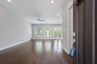 6015 Yale Garden Ln in Houston, TX - Building Photo - Building Photo