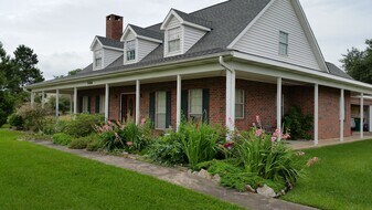 5404 W Orange St in Pearland, TX - Building Photo