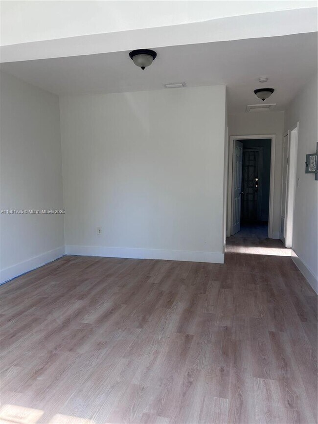 1822 NW 73rd St in Miami, FL - Building Photo - Building Photo