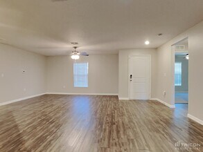 866 N Fairbanks Dr in Deltona, FL - Foto de edificio - Building Photo